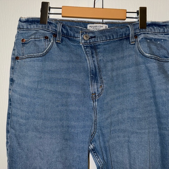 Abercrombie & Fitch Ultra High Rise 90s Slim Straight Jean - Picture 2 of 15
